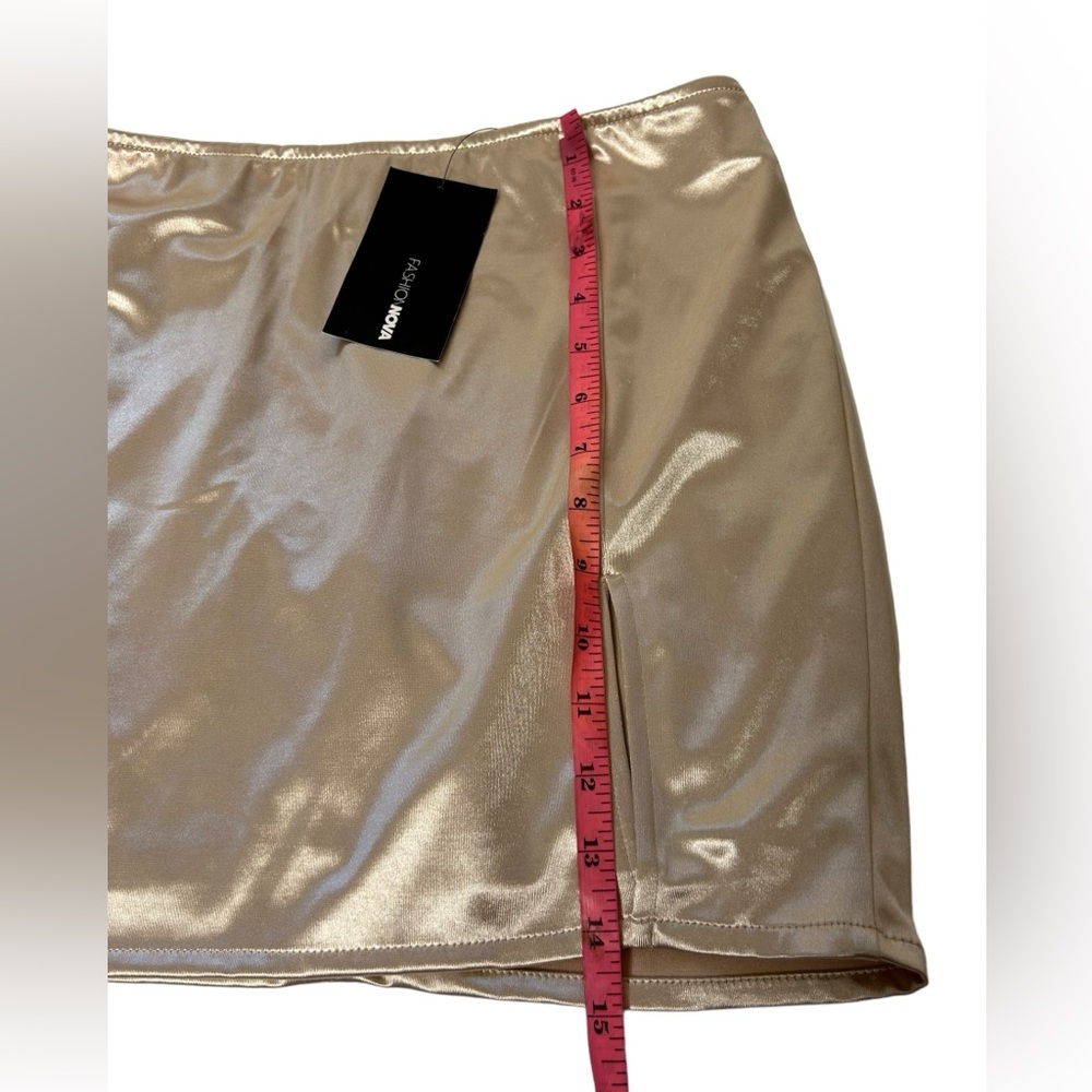 Fashion Nova l NWT Soft Like Satin Mini Skirt Nude Small - Picture 5 of 8